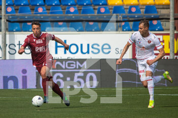2022-03-12 - Cionek Thiago Reggina carries the ball  - REGGINA 1914 VS AC PERUGIA - ITALIAN SERIE B - SOCCER