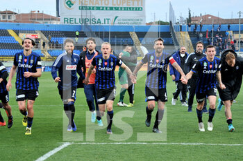 2022-03-13 - Players of Pisa celebrate at the end of the match - AC PISA VS US CREMONESE - ITALIAN SERIE B - SOCCER