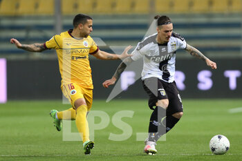 2022-03-11 - Dennis Man of PARMA CALCIO in action during the Serie B match between Parma Calcio and AS Cittadella at Ennio Tardini on March 11, 2022 in Parma, Italy. - PARMA CALCIO VS AS CITTADELLA - ITALIAN SERIE B - SOCCER