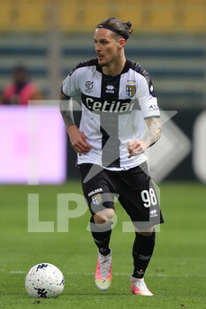 2022-03-11 - Dennis Man of PARMA CALCIO in action during the Serie B match between Parma Calcio and AS Cittadella at Ennio Tardini on March 11, 2022 in Parma, Italy. - PARMA CALCIO VS AS CITTADELLA - ITALIAN SERIE B - SOCCER