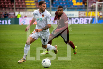 2022-03-19 - Liotti Daniele cosenza carries the ball  - REGGINA 1914 VS COSENZA CALCIO - ITALIAN SERIE B - SOCCER