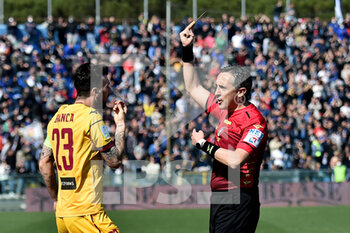 2022-03-20 - The referee Gianluca Aureliano shows yellow card to Simone  Branca (Cittadella) - AC PISA VS AS CITTADELLA - ITALIAN SERIE B - SOCCER