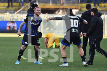 2022-03-20 - Giuseppe Sibilli (Pisa) and Ernesto Torregrossa (Pisa) celebrate at the end of the match - AC PISA VS AS CITTADELLA - ITALIAN SERIE B - SOCCER
