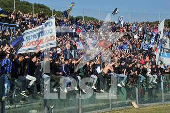 2022-03-20 - Fans of Pisa celebrate at the end of the match - AC PISA VS AS CITTADELLA - ITALIAN SERIE B - SOCCER
