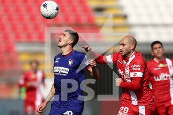 2022-03-19 - Mirko Maric (Crotone) and Gabriel Paletta (AC Monza) battle for the ball  - AC MONZA VS FC CROTONE - ITALIAN SERIE B - SOCCER