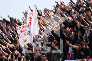 2022-03-19 - AC Monza supporters clap their hands - AC MONZA VS FC CROTONE - ITALIAN SERIE B - SOCCER