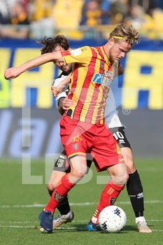 2022-03-19 - Franco Vazquez of PARMA CALCIO competes for the ball with Morten Hjulmand of US LECCE during the Serie B match between Parma Calcio and US Lecce at Ennio Tardini on March 19, 2022 in Parma, Italy. - PARMA CALCIO VS US LECCE - ITALIAN SERIE B - SOCCER