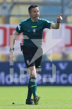 2022-03-19 - Referee Antonio Rapuano gestures during the Serie B match between Parma Calcio and US Lecce at Ennio Tardini on March 19, 2022 in Parma, Italy. - PARMA CALCIO VS US LECCE - ITALIAN SERIE B - SOCCER
