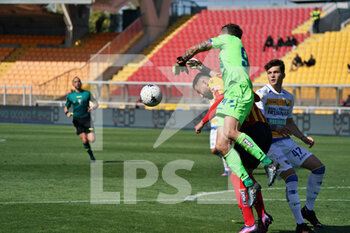 2022-04-02 - Massimo Coda (US Lecce) and Stefano Minelli (Frosinone Calcio) - US LECCE VS FROSINONE CALCIO - ITALIAN SERIE B - SOCCER