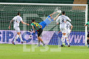 2022-04-05 - the goalkeeperBleve Marco (Lecce) save - TERNANA CALCIO VS US LECCE - ITALIAN SERIE B - SOCCER