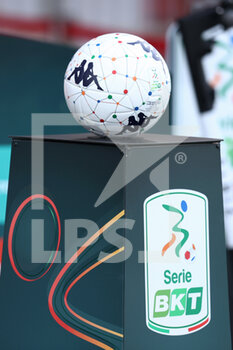 2022-04-06 - A general view of the official SERIE BKT match ball - AC MONZA VS ASCOLI CALCIO - ITALIAN SERIE B - SOCCER
