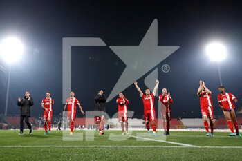2022-04-06 - AC Monza players greet the fans after the victory  - AC MONZA VS ASCOLI CALCIO - ITALIAN SERIE B - SOCCER