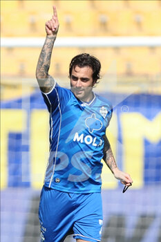 2022-04-06 - Ettore Gliozzi of COMO 1907 celebrates after scoring a goal during the Serie B match between Parma Calcio and Como 1907 at Ennio Tardini on April 6, 2022 in Parma, Italy. - PARMA CALCIO VS COMO 1907 - ITALIAN SERIE B - SOCCER