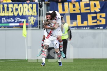 2022-04-09 - FROSINONE, ITALY - March 9 : Cristian Bonaiuto  (10)  of  Cremonese celebrates with his team mates after scores  the opening  goal during soccer match between  Frosinone  and Cremonese at Stadio Benito Stirpe on March 9,2022 Frosinone Italy  - FROSINONE CALCIO VS US CREMONESE - ITALIAN SERIE B - SOCCER
