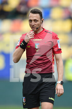 2022-04-09 - FROSINONE, ITALY - March 9 : The Referee Rosario Abisso gestures  during Italian Serie B soccer match at between  Frosinone and Cremonese  Stadio Benito Stirpe on March 9,2022 in Frosinone Italy - FROSINONE CALCIO VS US CREMONESE - ITALIAN SERIE B - SOCCER