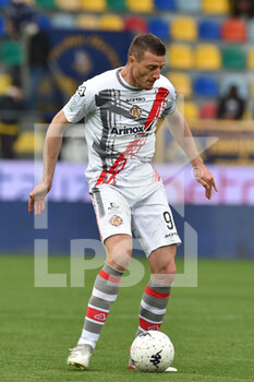 2022-04-09 - FROSINONE, ITALY -  March 9 :  Daniel Ciofani  of  Cremonese in action  during the  Serie B  soccer match between  Frosinone and Cremonese Stadio Benito Stirpe on March 9,2022 in Frosinone Italy  - FROSINONE CALCIO VS US CREMONESE - ITALIAN SERIE B - SOCCER