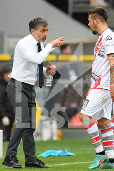 2022-04-09 - FROSINONE, ITALY - March 9 : Head Coach Fabio Pecchia of Cremonese gestures during  Italian  Serie B soccer match between  Frosinone and Cremonese at Stadio Benito Stirpe on March 9,2022  in Frosinone Italy - FROSINONE CALCIO VS US CREMONESE - ITALIAN SERIE B - SOCCER