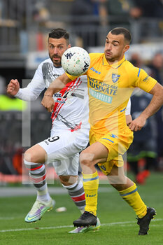 2022-04-09 - FROSINONE, ITALY -  March 9 : Samuel Di Carmine (L) of  Cremonese in action against   Matteo Cotali  (R) of Frosinone during the  Serie B  soccer match between  Frosinone and Cremonese Stadio Benito Stirpe on March 9,2022 in Frosinone Italy  - FROSINONE CALCIO VS US CREMONESE - ITALIAN SERIE B - SOCCER