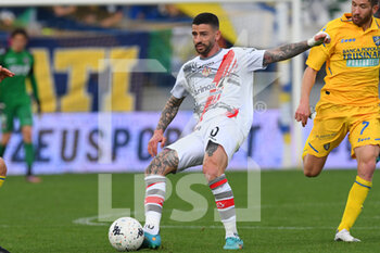 2022-04-09 - FROSINONE, ITALY -  March 9 :  Cristian Bonaiuto   of  Cremonese in action  during the  Serie B  soccer match between  Frosinone and Cremonese Stadio Benito Stirpe on March 9,2022 in Frosinone Italy  - FROSINONE CALCIO VS US CREMONESE - ITALIAN SERIE B - SOCCER