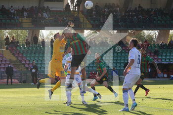 2022-04-18 - the  goalkeeper Minelli Stefano save (Frosinone) - TERNANA CALCIO VS FROSINONE CALCIO - ITALIAN SERIE B - SOCCER