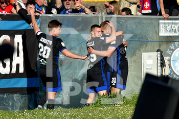 2022-04-18 - Players of Pisa celebrate after the goal of 1-0 - AC PISA VS COMO 1907 - ITALIAN SERIE B - SOCCER
