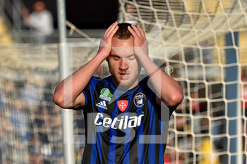2022-04-18 - Disappointment of George Puscas (Pisa) - AC PISA VS COMO 1907 - ITALIAN SERIE B - SOCCER