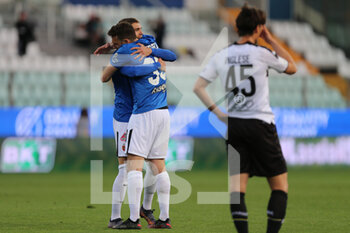 2022-04-18 - Players of ASCOLI CALCIO celebrate the victory during the Serie B match between Parma Calcio and Ascoli Calcio at Ennio Tardini on April 18, 2022 in Parma, Italy. - PARMA CALCIO VS ASCOLI CALCIO - ITALIAN SERIE B - SOCCER