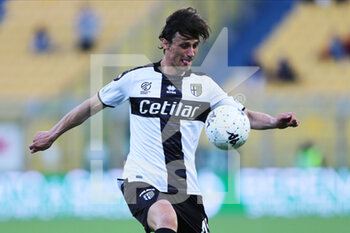 2022-04-18 - Roberto Inglese of PARMA CALCIO in action during the Serie B match between Parma Calcio and Ascoli Calcio at Ennio Tardini on April 18, 2022 in Parma, Italy. - PARMA CALCIO VS ASCOLI CALCIO - ITALIAN SERIE B - SOCCER