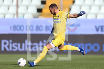 2022-04-18 - Nicola Leali of ASCOLI CALCIO in action during the Serie B match between Parma Calcio and Ascoli Calcio at Ennio Tardini on April 18, 2022 in Parma, Italy. - PARMA CALCIO VS ASCOLI CALCIO - ITALIAN SERIE B - SOCCER