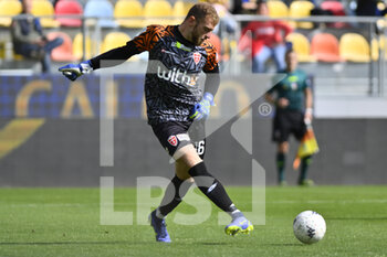 2022-04-25 - Michele Di Gregorio of A.C. Monza during the 36th day of the Serie B Championship between Frosinone Calcio vs  A.C. Monza on 25th April 2022 at the Stadio Benito Stirpe in Frosinone, Italy. - FROSINONE CALCIO VS AC MONZA - ITALIAN SERIE B - SOCCER