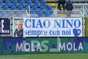2022-04-25 - A banner in honour of “Nino” - COMO 1907 VS LR VICENZA - ITALIAN SERIE B - SOCCER