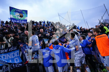 2022-04-25 - The team (SPAL) celebrates the goal of Emmanuel Latte Lath (SPAL) with SPAL supporters - BRESCIA CALCIO VS SPAL - ITALIAN SERIE B - SOCCER