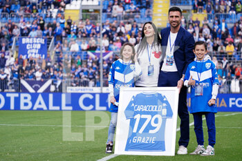 2022-04-25 - Andrea Caracciolo (Brescia) and his family during award ceremony - BRESCIA CALCIO VS SPAL - ITALIAN SERIE B - SOCCER