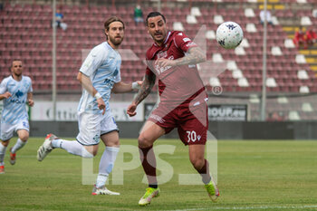 2022-04-30 - Montalto Adriano reggina carries the ball - REGGINA 1914 VS COMO 1907 - ITALIAN SERIE B - SOCCER