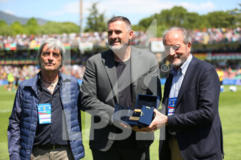 2022-04-30 - the coach Crisano Lucarelli awarded with the golden bench
To the right Renzo Ulivieri and to the left Mario Beretta - TERNANA CALCIO VS AC PERUGIA - ITALIAN SERIE B - SOCCER