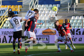 2022-01-30 - Adrian Benedyczak of PARMA CALCIO competes for the ball with Giuseppe Cuomo of CROTONE FC during the Serie B match between Parma Calcio and Crotone FC at Ennio Tardini on January 30, 2022 in Parma, Italy. - PARMA CALCIO VS FC CROTONE - ITALIAN SERIE B - SOCCER