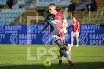 2022-01-30 - Nahuel Estevez of CROTONE FC in action during the Serie B match between Parma Calcio and Crotone FC at Ennio Tardini on January 30, 2022 in Parma, Italy. - PARMA CALCIO VS FC CROTONE - ITALIAN SERIE B - SOCCER