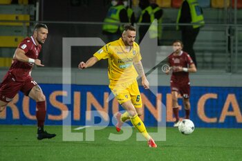 2022-02-23 - Federico Gatti Frosinone carries the ball - FROSINONE VS REGGINA - ITALIAN SERIE B - SOCCER
