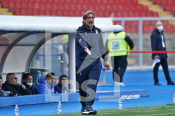 2022-02-20 - coach Francesco Modesto (FC Crotone) - US LECCE VS FC CROTONE - ITALIAN SERIE B - SOCCER