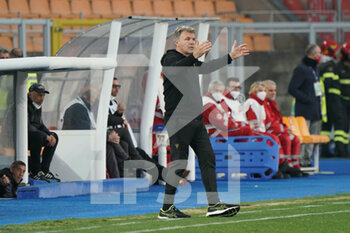 2022-02-20 - coach Marco Baroni (US Lecce) - US LECCE VS FC CROTONE - ITALIAN SERIE B - SOCCER