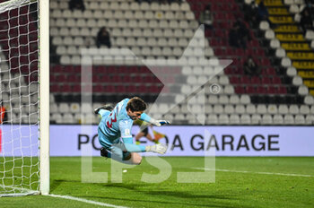 2022-03-15 - Stefano Turati (Reggina) goalkeeper saves a goal - AS CITTADELLA VS REGGINA 1914 - ITALIAN SERIE B - SOCCER
