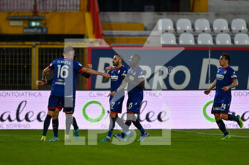 2022-04-06 - Manuel Marras (FC Crotone) celebrates after scoring a goal  1-1 - LR VICENZA VS FC CROTONE - ITALIAN SERIE B - SOCCER