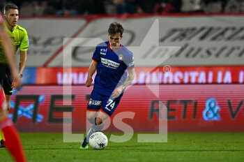 2022-04-06 - Gianmarco Cangiano (FC Crotone) in action - LR VICENZA VS FC CROTONE - ITALIAN SERIE B - SOCCER