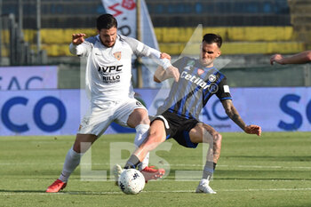 2022-05-21 - Gennaro  Acampora (Benevento) and Marius Marin (Pisa) fight for the ball - PLAY OFF - AC PISA VS BENEVENTO CALCIO - ITALIAN SERIE B - SOCCER