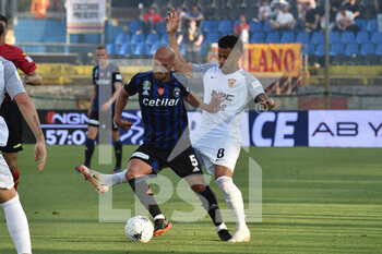2022-05-21 - Ahmad Benali (Pisa) thwarted by Munoz Andres Tello (Benevento) - PLAY OFF - AC PISA VS BENEVENTO CALCIO - ITALIAN SERIE B - SOCCER