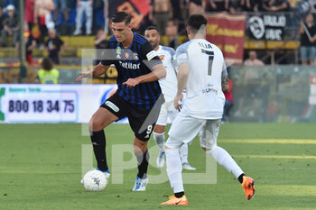 2022-05-21 - Lorenzo Lucca (Pisa) in action hampered by Salvatore  Elia (Benevento) - PLAY OFF - AC PISA VS BENEVENTO CALCIO - ITALIAN SERIE B - SOCCER