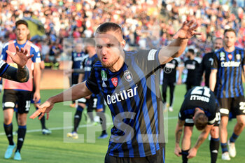 2022-05-21 - George Puscas (Pisa) happiness at the end of the match - PLAY OFF - AC PISA VS BENEVENTO CALCIO - ITALIAN SERIE B - SOCCER