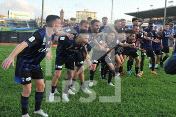 2022-05-21 - Players of Pisa celebrate a the end of the match - PLAY OFF - AC PISA VS BENEVENTO CALCIO - ITALIAN SERIE B - SOCCER