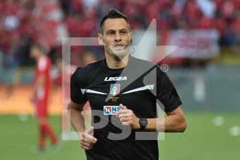 2022-05-29 - The referee Maurizio Mariani during warmup - PLAY OFF - AC PISA VS AC MONZA - ITALIAN SERIE B - SOCCER