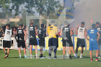 19/07/2022 - Players of Parma Calcio greets his fans during the training session on July 19, 2022 in Collecchio (PR), Italy. - PARMA CALCIO PRE-SEASON TRAINING SESSION - ALTRO - CALCIO
